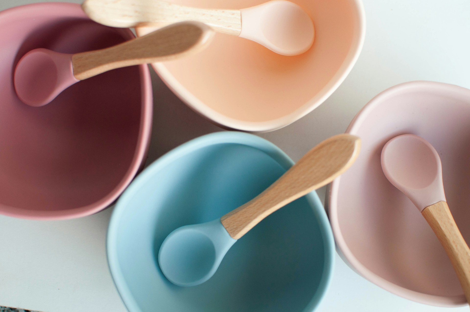 baby spoons and bowls for healthy snacks